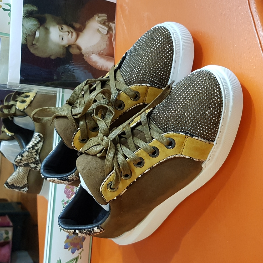NEW Vince Camuto Leather & Suede Bling Rhinestone Multi-toned Sneakers